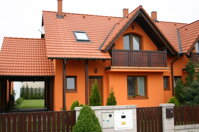 NA PRENÁJOM: Dva 3 izbové rodinné domy s krbom a záhradou v obci Hrnčiarovce každý za 750,-EUR