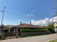 NA PREDAJ: 12 ročný bungalov s krbom a krásnou záhradou len 10 km od Trnavy.