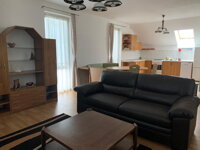 NA PRENÁJOM: Veľký 4-izbový byt s terasou v tichej lokalite pri Voderadoch, 150m2, kompletne zariadený, 13km od TT