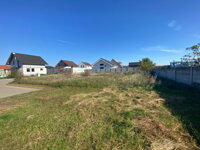 TOP NA PREDAJ: Stavebný pozemok o výmere 580 m2 s projektom rodinného domu
