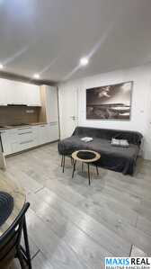 NA PRENÁJOM:  Moderný 1izbový byt na prízemí priamo v centre mesta