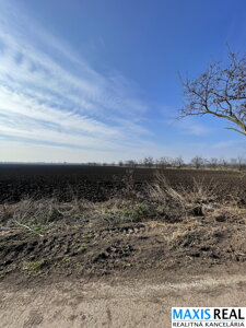 NA PREDAJ: Pozemok pri Malženickej ceste.