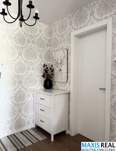 NA PREDAJ: Klimatizovaný, zariadený 2 izb. byt v  novostavbe Arboria