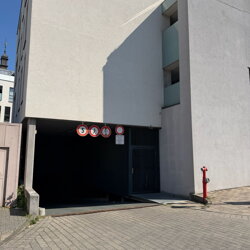 NA PRENÁJOM: Parkovacie státie v garáži bytového domu v Leonarde na Hollého ulici