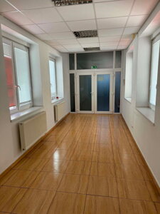 NA PRENÁJOM: Prenájom nebytového priestoru – 180 m², Hlavná ulica, VÚB pasáž