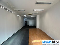 TOP NA PRENÁJOM: Reprezentatívny prevádzkový priestor s výkladom v centre Trnavy