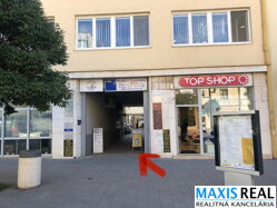 NA PRENÁJOM: Obchodný priestor s výmerou 52m2 v centre mesta Trnava 