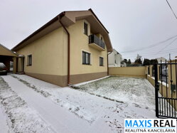 TOP NA PREDAJ: Priestranný 8-izbový rodinný dom s veľkým 10a pozemkom – Majcichov – výstavba 1999