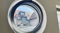 NA PREDAJ: Práve skolaudovaný menší apartmán s veľkou terasou v centre mesta!