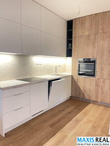 REZERVOVANÉ: Novostavba – Zrekonštruovaná novostavba – Veľký 2 izbový byt navrhnutý a zariadený architektom. 