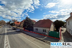 NA PREDAJ: Rodinný dom s 7 árovým pozemkom na Tamaškovičovej ulici.