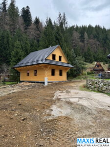 TOP NA PREDAJ: Novostavba dvojpodlažnej DREVENICE v obci Jarabá – Nízke Tatry 