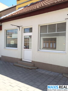 NA PRENÁJOM: Obchodný priestor/kancelária vo frekventovanej pasáži (PEŠIA ZÓNA) 