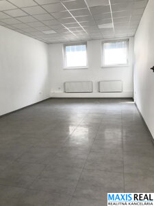 TOP NA PRENÁJOM: Šikovný nebytový priestor 39m2 na Priemyselnej ulici v Trnave v oplotenom areály