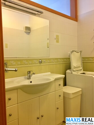 NA PRENÁJOM: Zariadený klimatizovaný 3 izbový byt  v centre mesta u CITY ARENY 