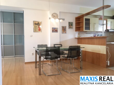 NA PRENÁJOM: Zariadený klimatizovaný 3 izbový byt  v centre mesta u CITY ARENY 