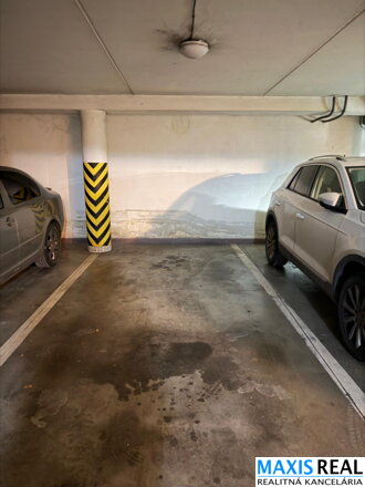 NA PRENÁJOM: Veľký 2 izbový byt so šatníkom a  s balkónom a parkovacím miestom v podzemnej garáži priamo v centre mesta