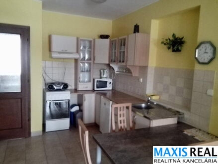 NA PRENÁJOM: Kompletne zariadený menší 2 izbový byt na Františkánskej ulici v centre mesta