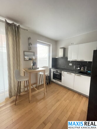 NA PRENÁJOM: 2 izbový byt v centre diania, no s pokojom na terase