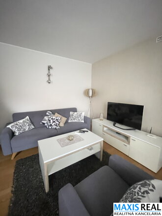 NA PRENÁJOM: 2 izbový byt v centre diania, no s pokojom na terase