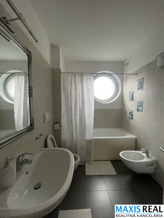 NA PRENÁJOM: 2 izbový byt v centre diania, no s pokojom na terase