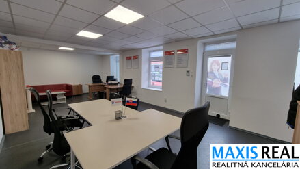 NA PRENÁJOM: Obchodný priestor priamo na Kollárovej ulici na frekventovanom mieste pri stanici. 