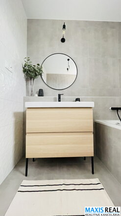 NA PRENÁJOM:  Pekne  zariadený, veľký 1 izbový byt s balkónom v 5 ročnej novostavbe ONE CENTRUM  pri železničnej stanici.