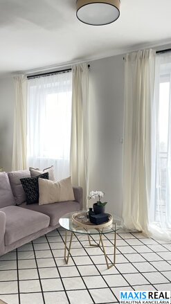 NA PRENÁJOM:  Pekne  zariadený, veľký 1 izbový byt s balkónom v 5 ročnej novostavbe ONE CENTRUM  pri železničnej stanici.