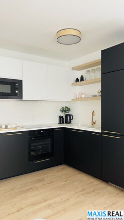 NA PRENÁJOM:  Pekne  zariadený, veľký 1 izbový byt s balkónom v 5 ročnej novostavbe ONE CENTRUM  pri železničnej stanici.