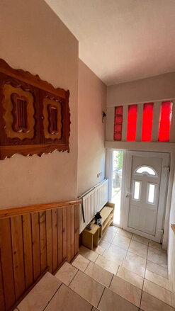 NA PREDAJ: 5 izbový rodinný dom s garážou a 8 ár. pozemkom v Smoleniciach.