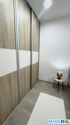 NA PRENÁJOM:  Moderný 1izbový byt na prízemí priamo v centre mesta