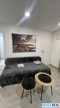 NA PRENÁJOM:  Moderný 1izbový byt na prízemí priamo v centre mesta