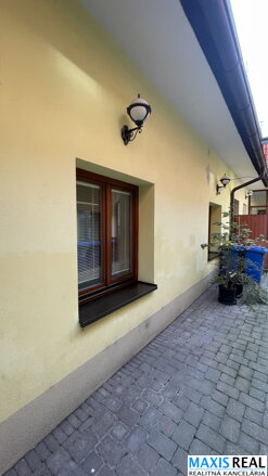 NA PRENÁJOM:  Moderný 1izbový byt na prízemí priamo v centre mesta