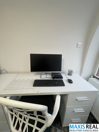 NA PRENÁJOM : Nový obchodný priestor na prenájom v centre mesta 