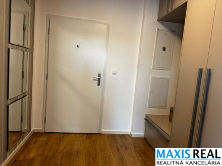 NA PRENÁJOM : Jedinečný, rozlohou veľký 2 izbový byt priamo v centre mesta v novostavbe Leonardo s parkovaním v garáži