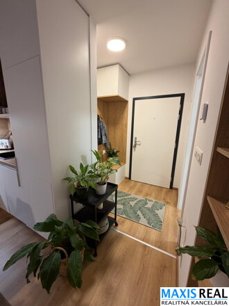 NA PRENÁJOM: Malý 2-izbového bytu s balkónom a park.státim v novostavbe Arboria