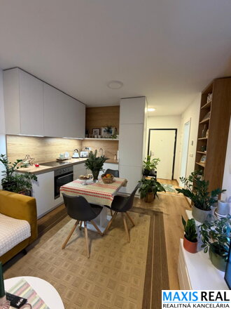 NA PRENÁJOM: Malý 2-izbového bytu s balkónom a park.státim v novostavbe Arboria