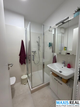 NA PRENÁJOM: Malý 2-izbového bytu s balkónom a park.státim v novostavbe Arboria