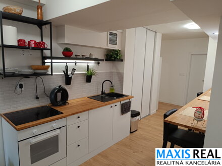 NA PREDAJ:  Zariadený2-izbový apartmán v centre Donovál so samostatným vstupom a bezproblémovým parkovaním pri apartmáne.