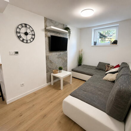 NA PREDAJ: 2-izbový apartmán v srdci Donovál