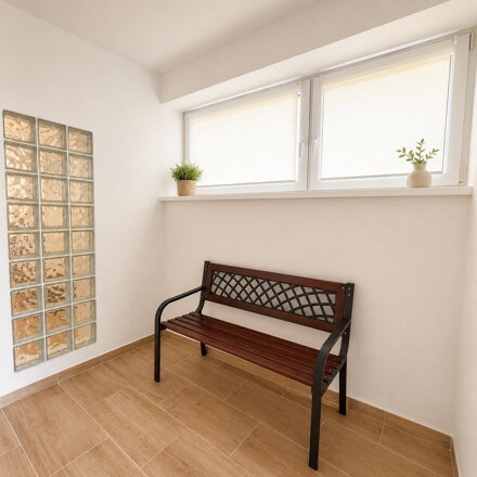NA PREDAJ: 2-izbový apartmán v srdci Donovál