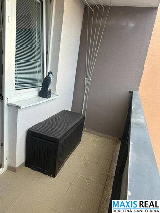 NA PREDAJ:  Veľký  3,5 izbový byt v 20 r. stavbe pri Tesco Express