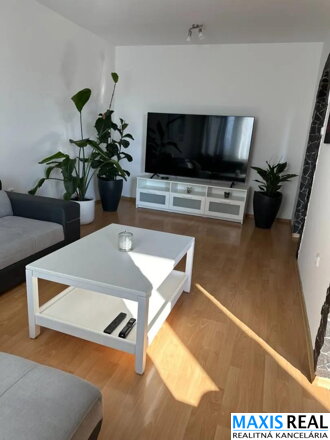 NA PREDAJ:  Veľký  3,5 izbový byt v 20 r. stavbe pri Tesco Express