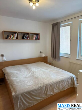 NA PREDAJ:  Veľký  3,5 izbový byt v 20 r. stavbe pri Tesco Express