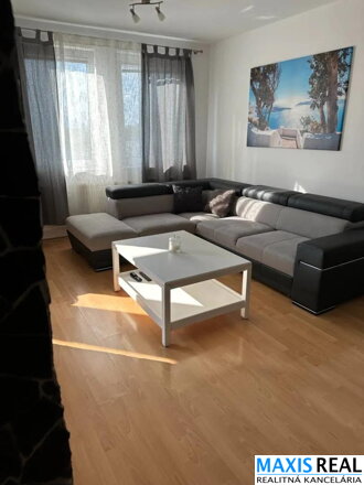 NA PREDAJ:  Veľký  3,5 izbový byt v 20 r. stavbe pri Tesco Express