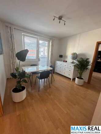 NA PREDAJ:  Veľký  3,5 izbový byt v 20 r. stavbe pri Tesco Express