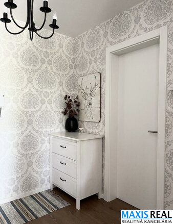 NA PREDAJ: Klimatizovaný, zariadený 2 izb. byt v  novostavbe Arboria