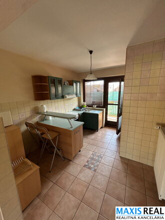 NA PRENÁJOM: Jedinečný, kompletne zariadený, veľký 3 izbový byt s balkónom priamo v centre mesta