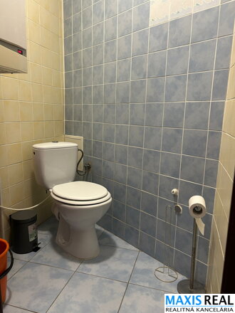 NA PRENÁJOM: Jedinečný, kompletne zariadený, veľký 3 izbový byt s balkónom priamo v centre mesta