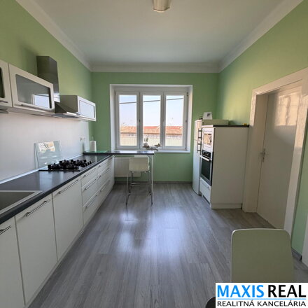 Na predaj: Veľký 4 izbový BYT  o výmere 111 m² v centre mesta / ZÁHRADA /  PIVNICA | POVALA/ LEN 4 BYTY V DOME.